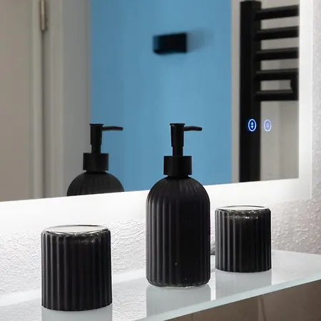 City-apartment Mit Parkplatz, Balkon Und Kueche Apartamento *