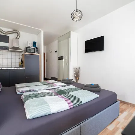 아파트 City-apartment Mit Parkplatz, Balkon Und Kueche 트리어