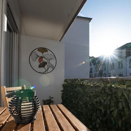 City-apartment Mit Parkplatz, Balkon Und Kueche 아파트 *
