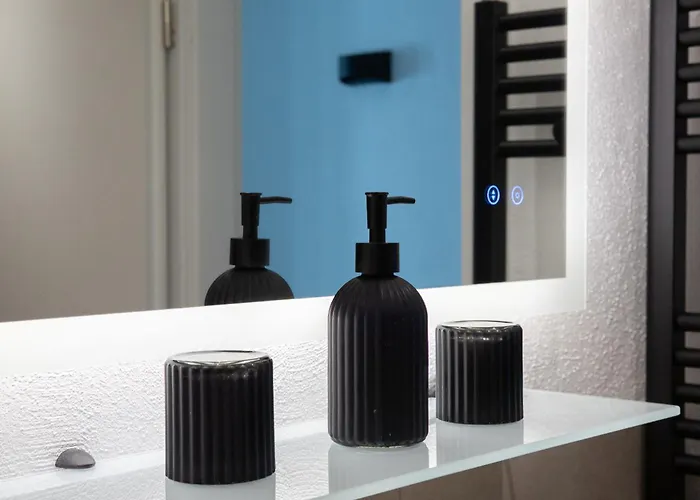 City-apartment Mit Parkplatz, Balkon Und Kueche Apartamento *